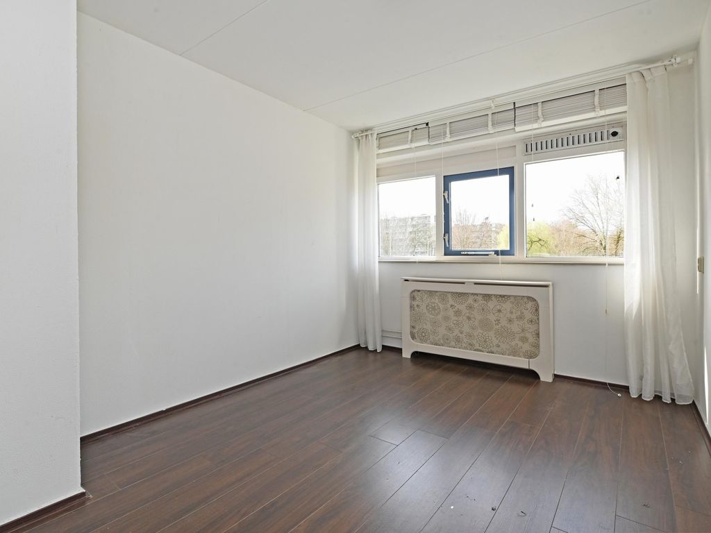Ir. van der Sluijsplantsoen 49, 'S-GRAVENHAGE