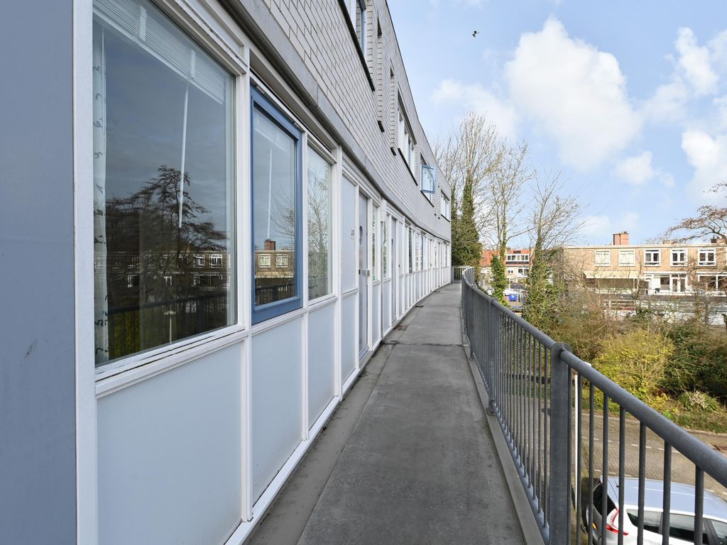 Ir. van der Sluijsplantsoen 49, 'S-GRAVENHAGE