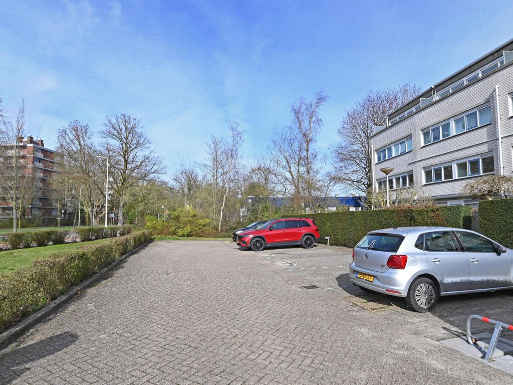 Ir. van der Sluijsplantsoen 49, 'S-GRAVENHAGE