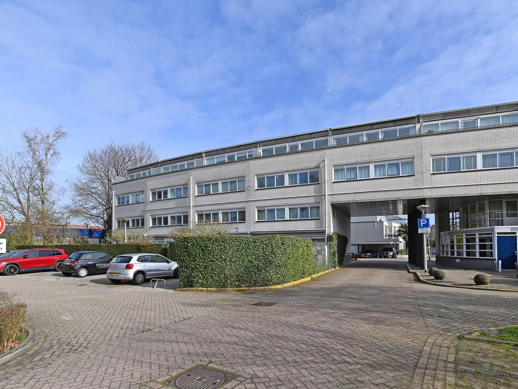 Ir. van der Sluijsplantsoen 49, 'S-GRAVENHAGE