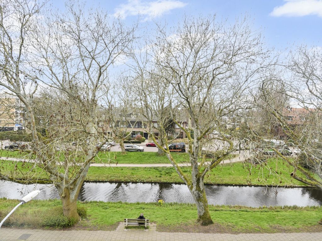 Aart van der Leeuwkade 81, VOORBURG
