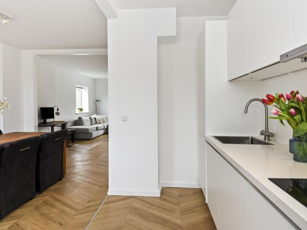 Aart van der Leeuwkade 81, VOORBURG
