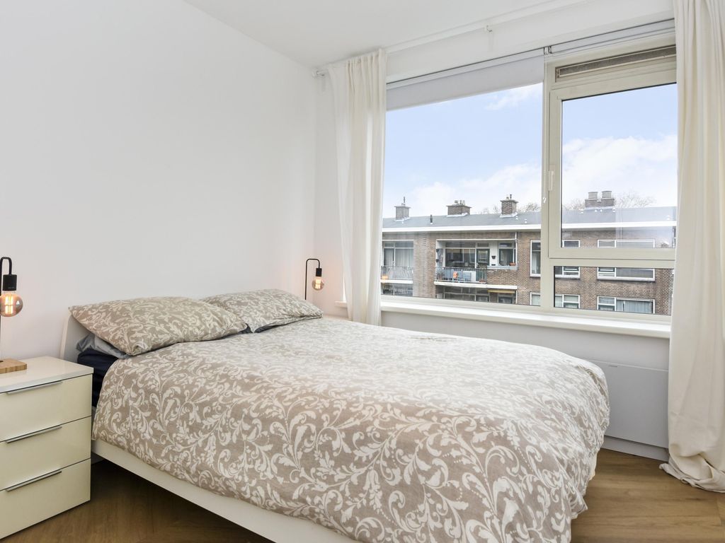 Aart van der Leeuwkade 81, VOORBURG