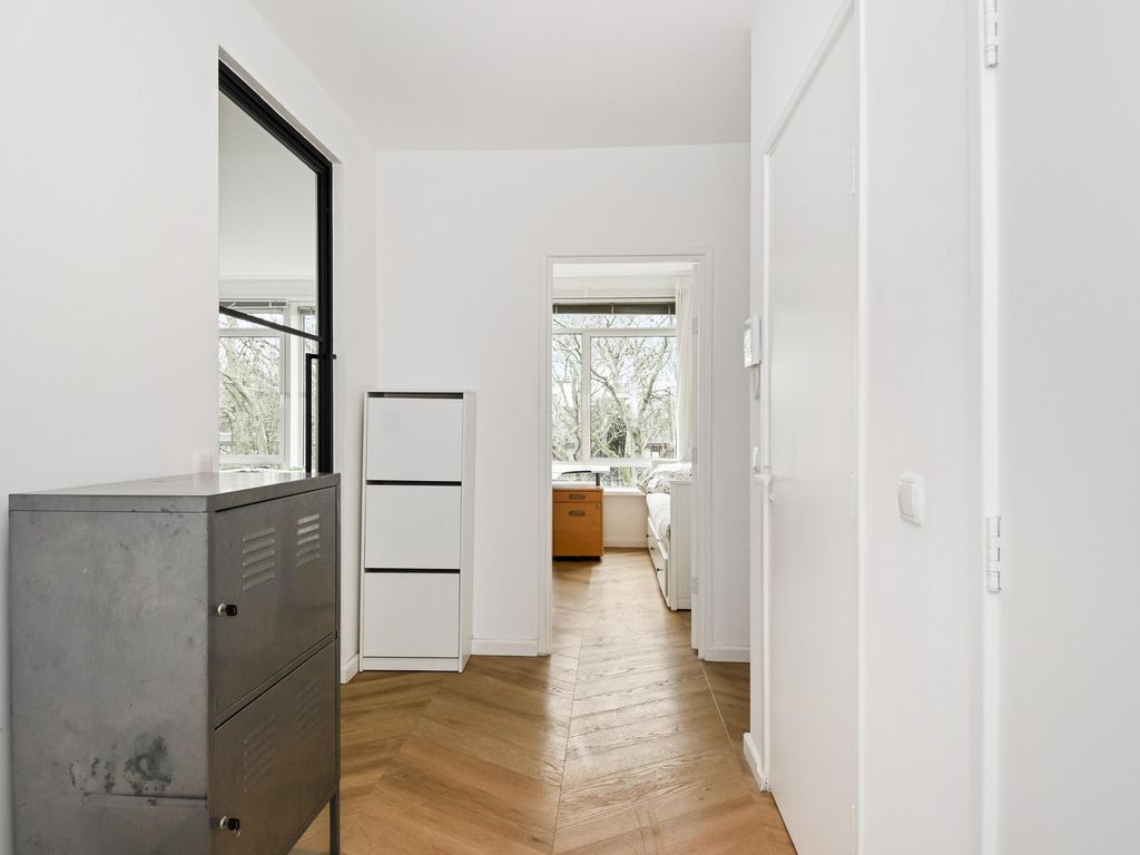 Aart van der Leeuwkade 81, VOORBURG