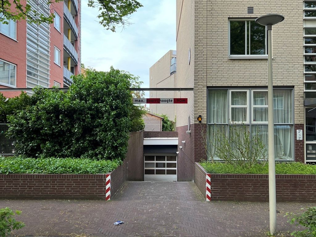 Louise Henri&euml;ttestraat 2, 'S-GRAVENHAGE