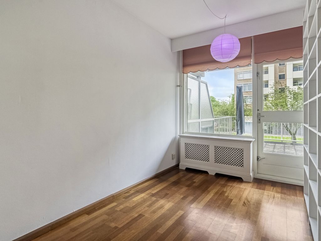 Suzannaland 420, 'S-GRAVENHAGE
