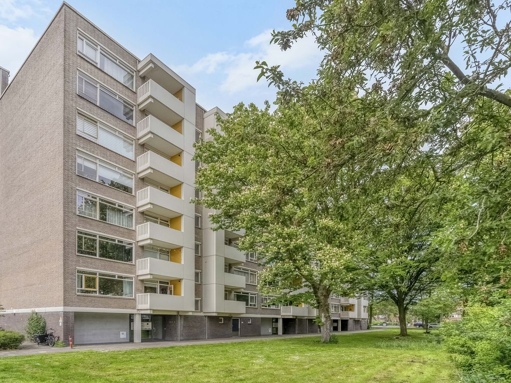 Suzannaland 420, 'S-GRAVENHAGE