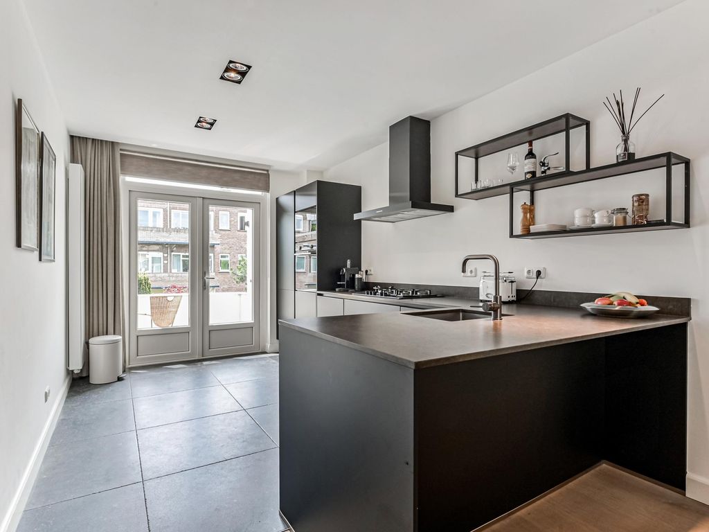Van Reesstraat 99, 'S-GRAVENHAGE