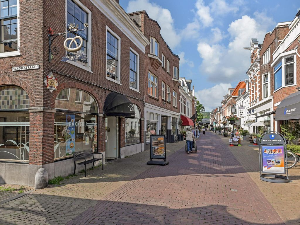 Loolaan 34, VOORBURG
