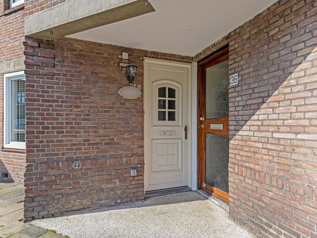Loolaan 34, VOORBURG