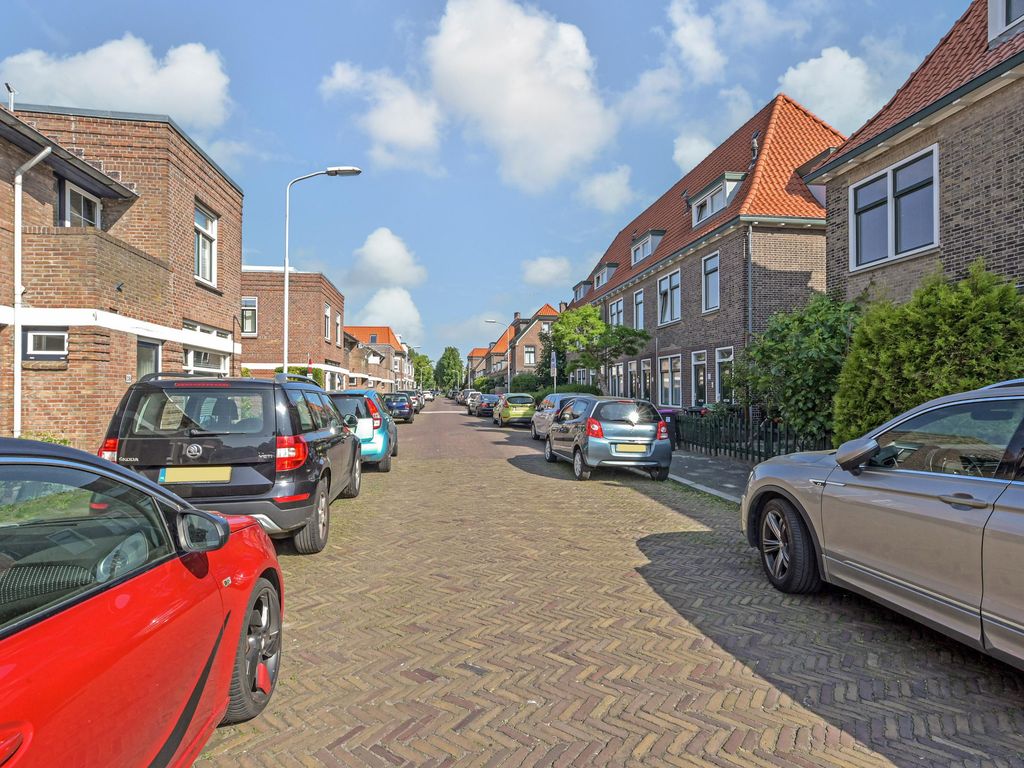 Loolaan 34, VOORBURG