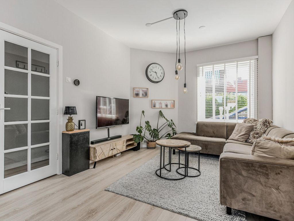 Loolaan 34, VOORBURG