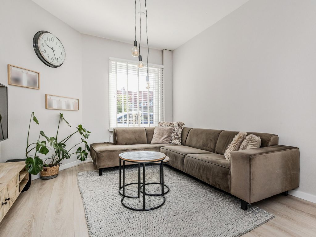 Loolaan 34, VOORBURG