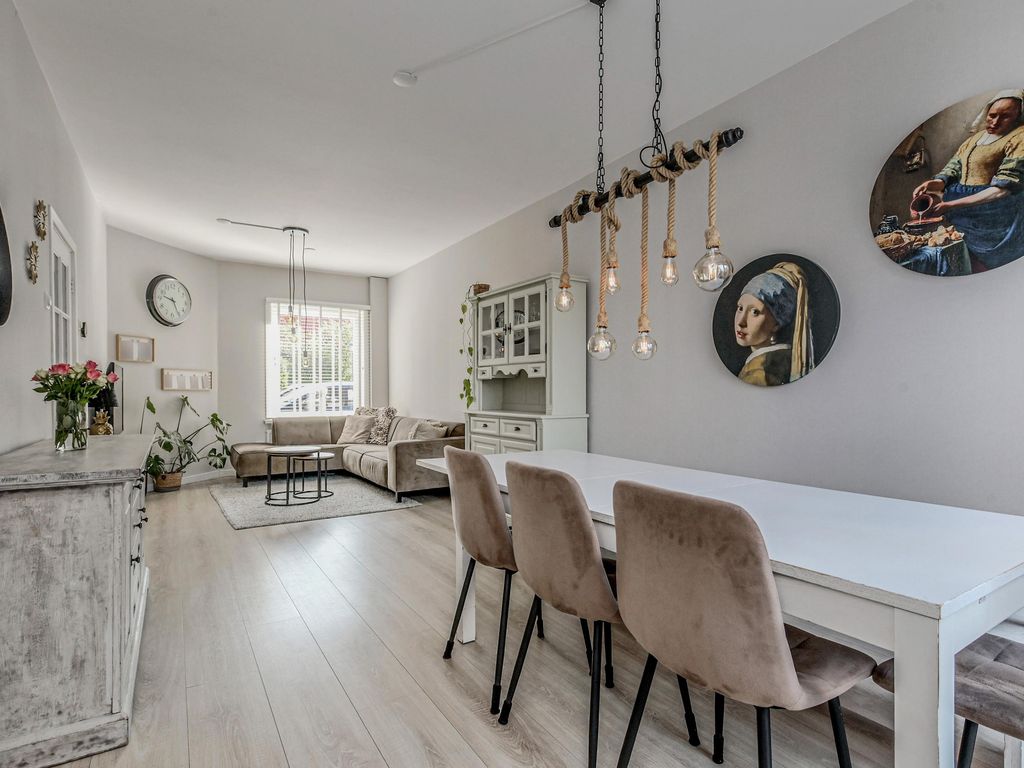 Loolaan 34, VOORBURG