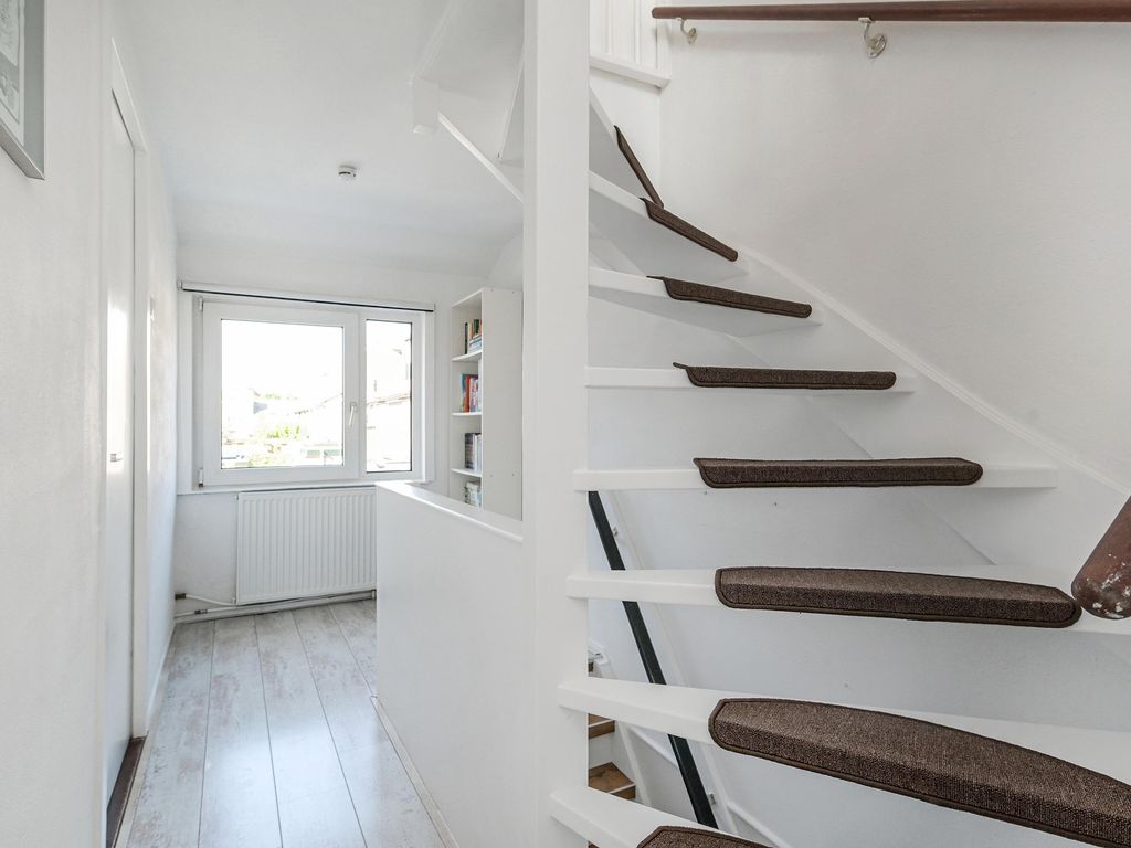 Loolaan 34, VOORBURG