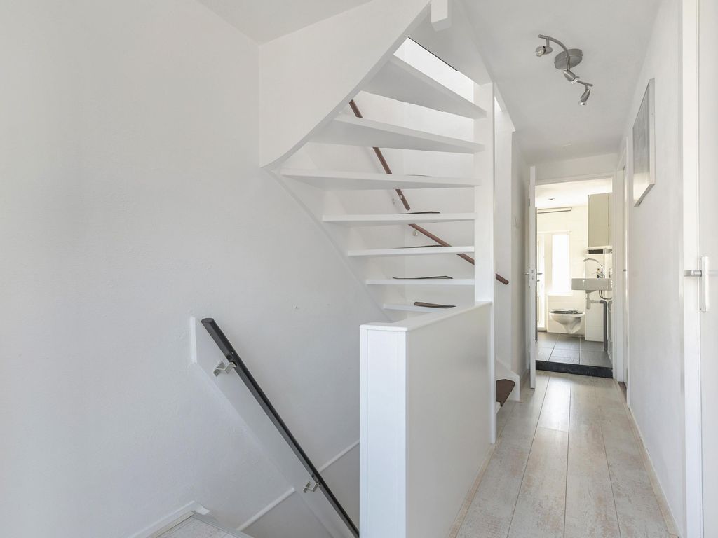 Loolaan 34, VOORBURG