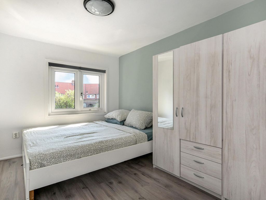 Loolaan 34, VOORBURG