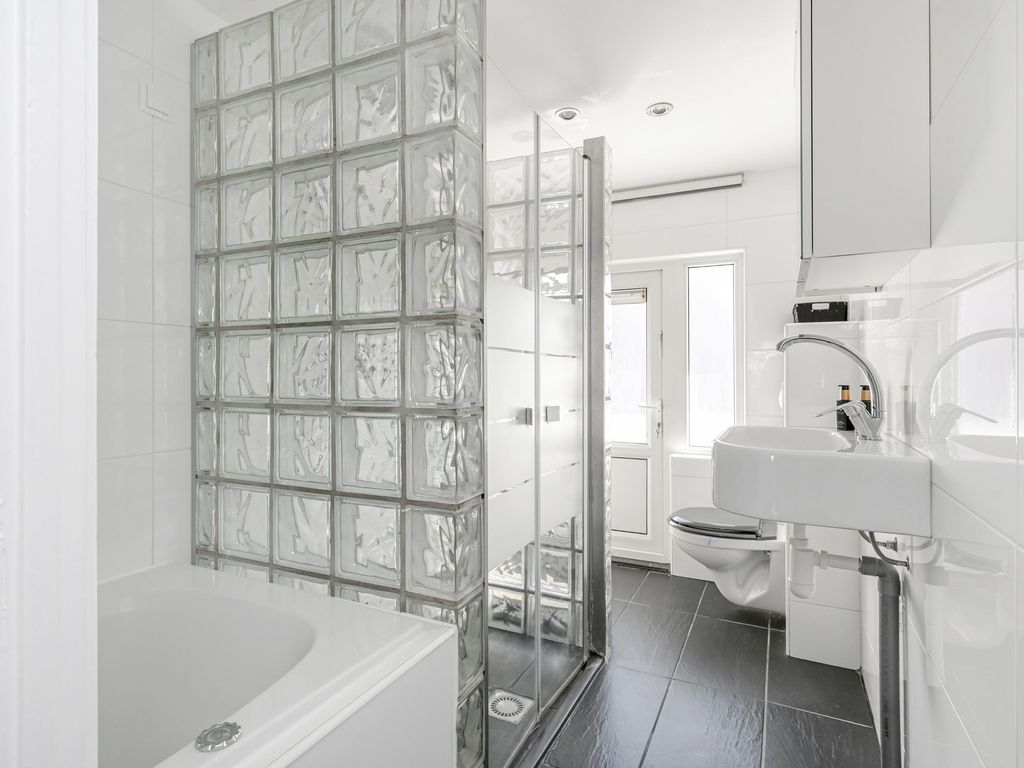 Loolaan 34, VOORBURG