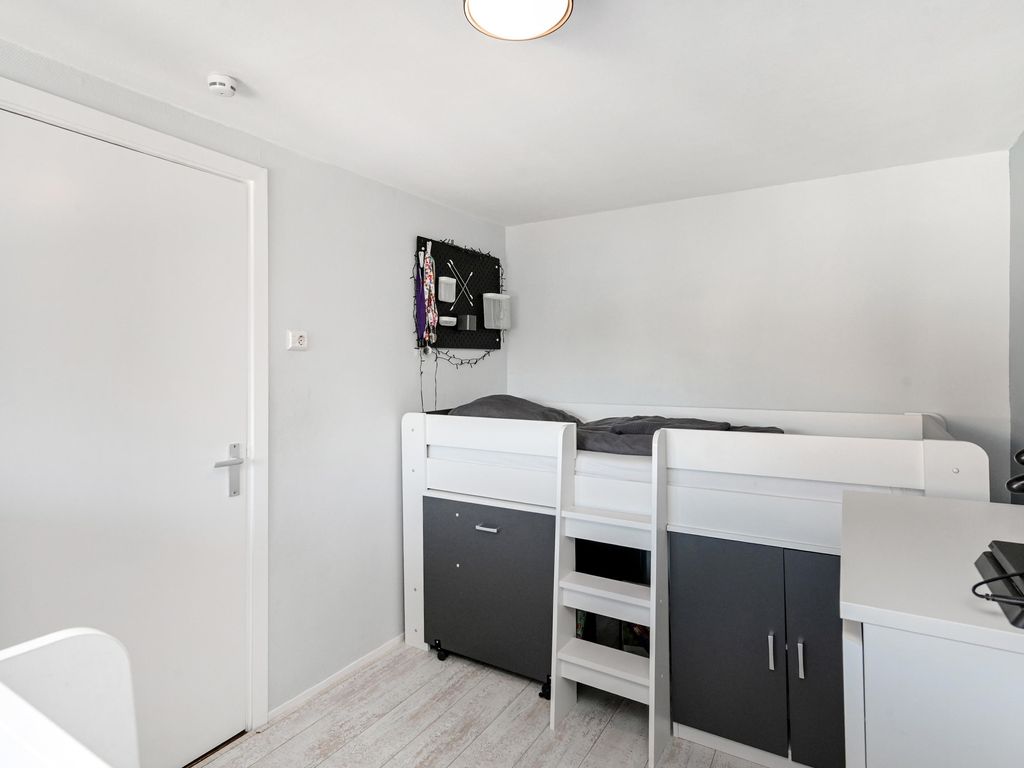 Loolaan 34, VOORBURG