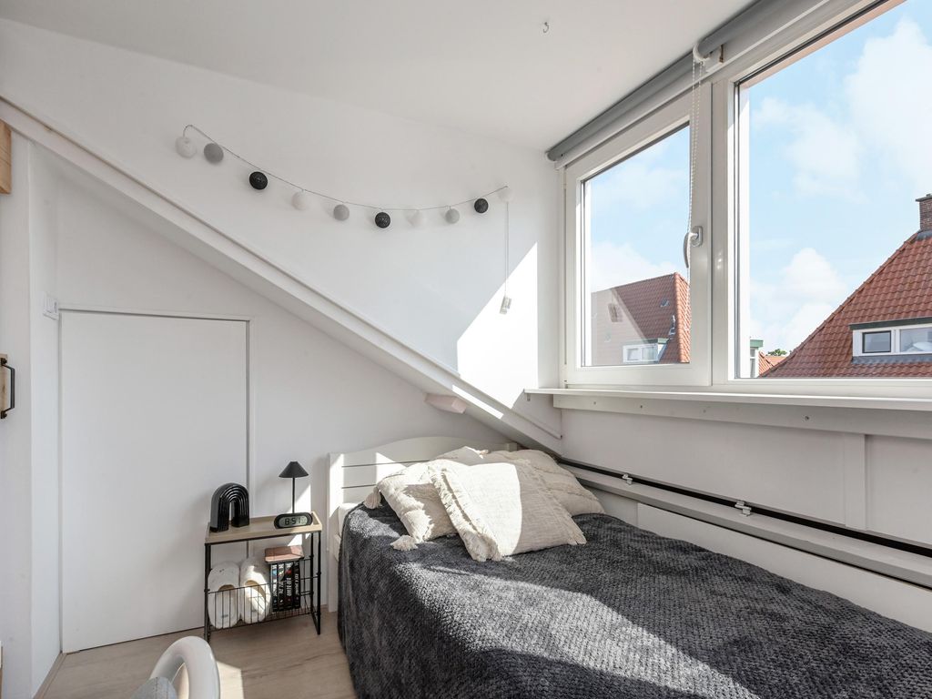 Loolaan 34, VOORBURG