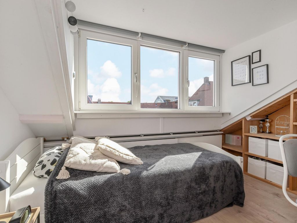 Loolaan 34, VOORBURG