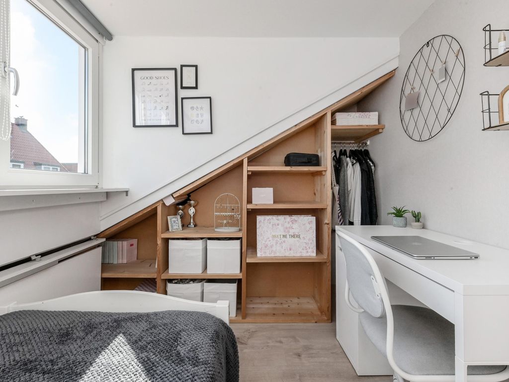 Loolaan 34, VOORBURG