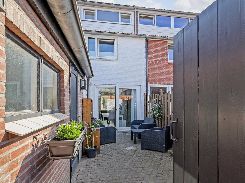 Loolaan 34, VOORBURG