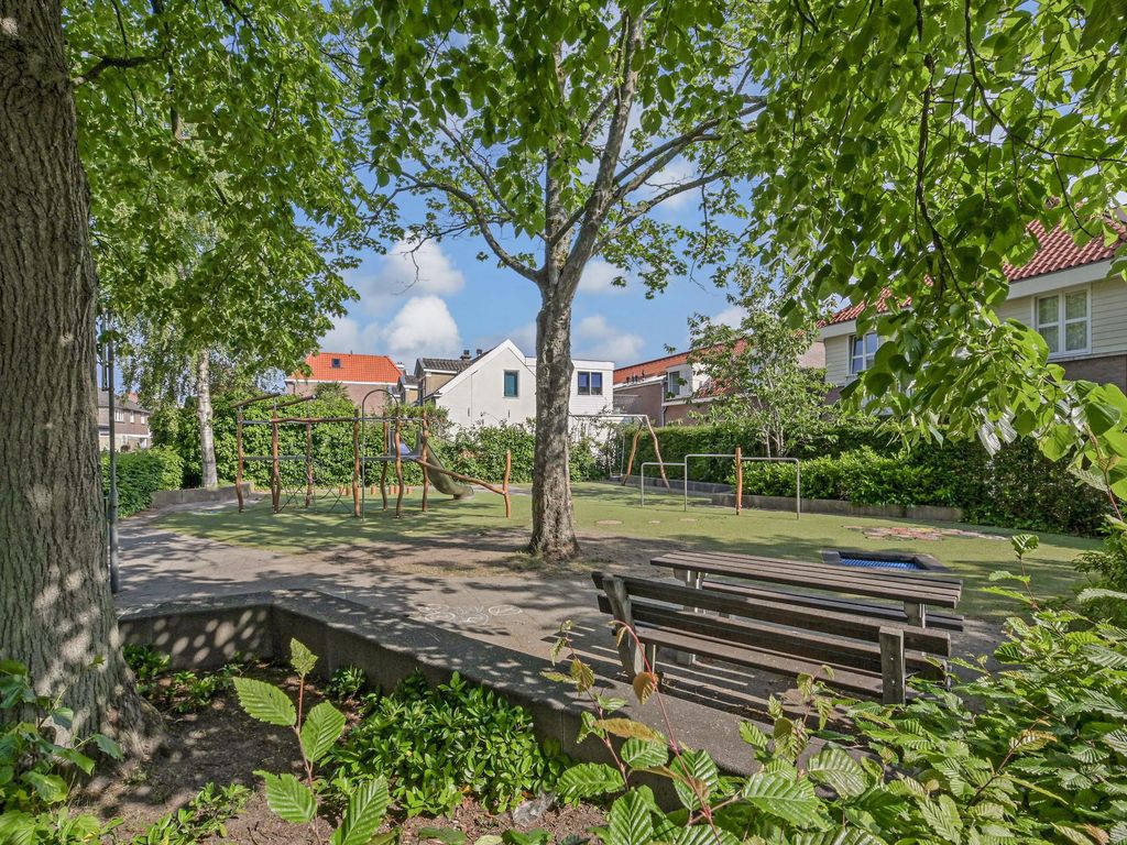 Loolaan 34, VOORBURG