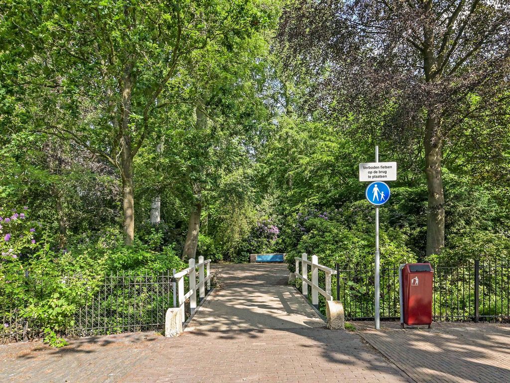 Loolaan 34, VOORBURG