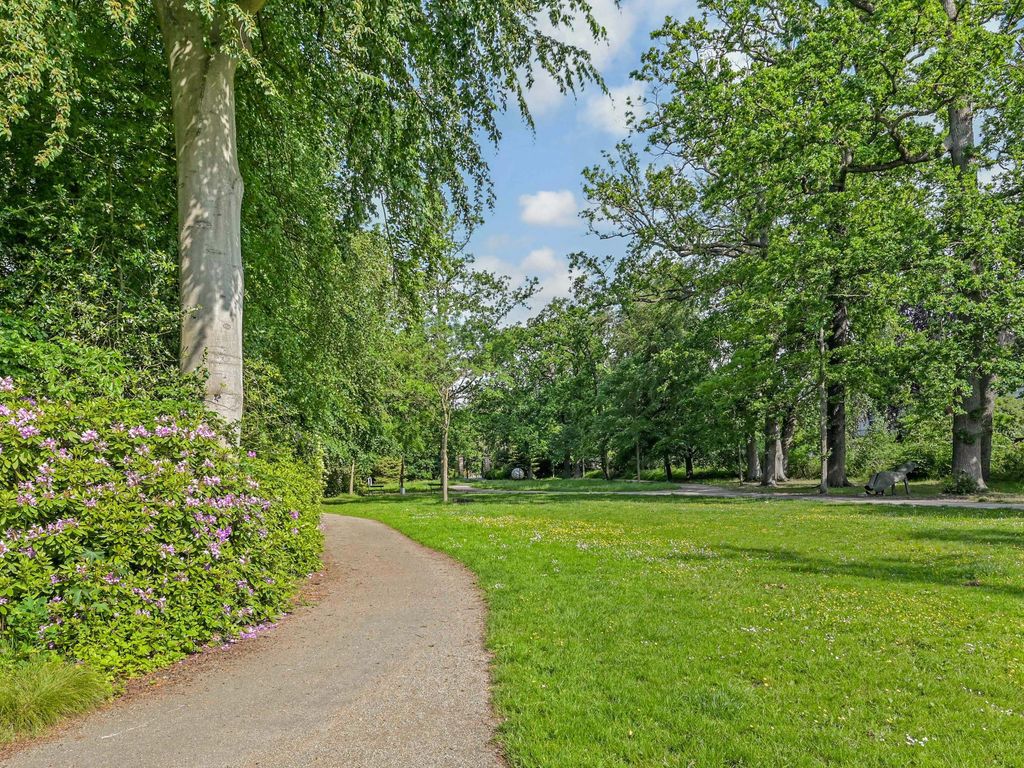 Loolaan 34, VOORBURG
