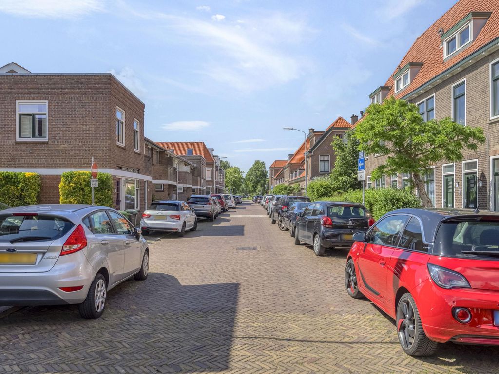 Loolaan 34, VOORBURG