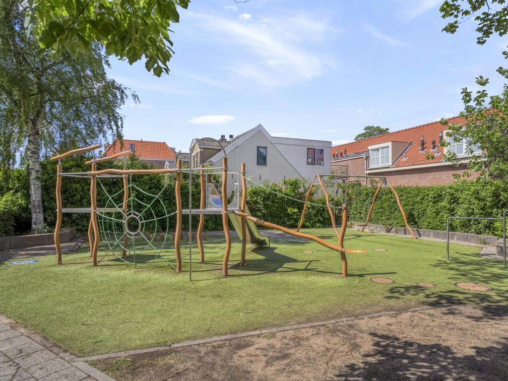 Loolaan 34, VOORBURG