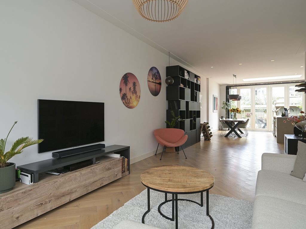 Van der Woertstraat 34, 'S-GRAVENHAGE