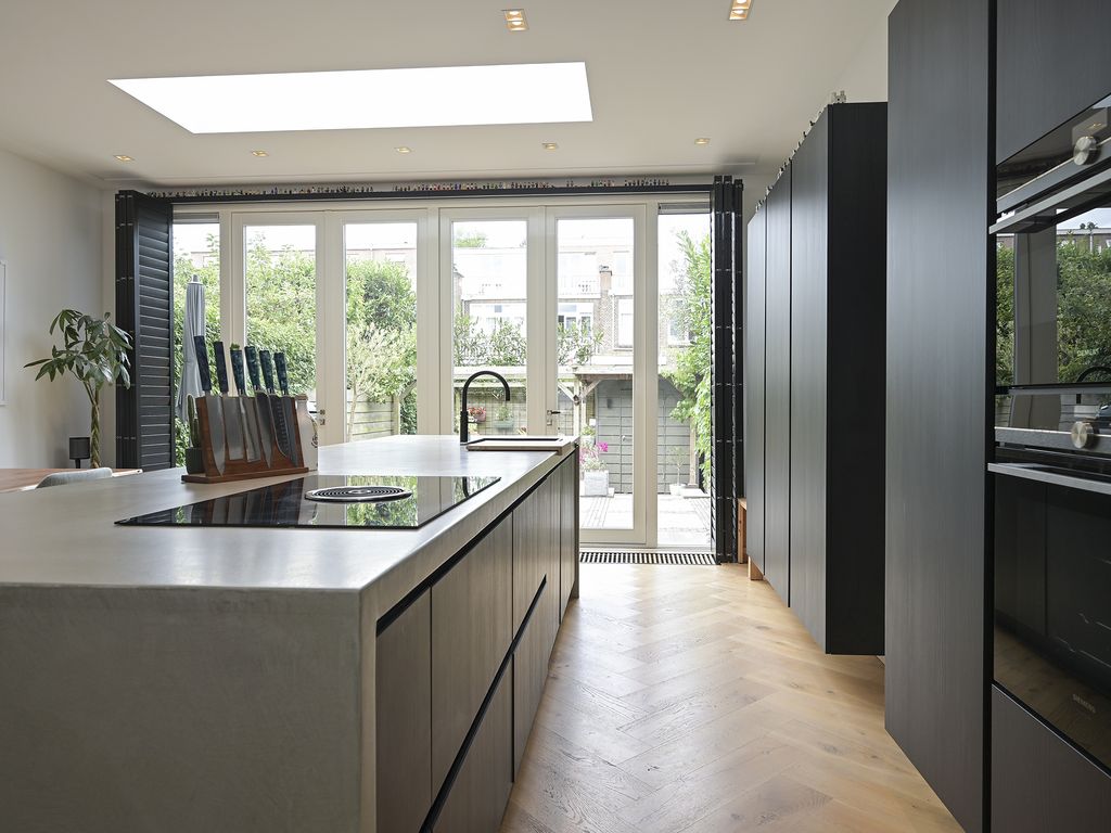 Van der Woertstraat 34, 'S-GRAVENHAGE