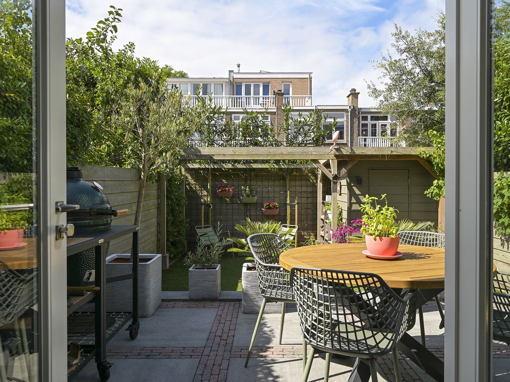 Van der Woertstraat 34, 'S-GRAVENHAGE
