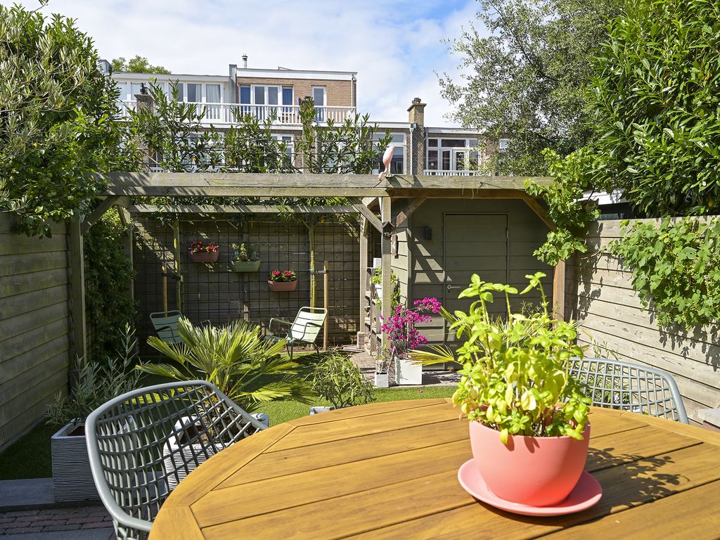 Van der Woertstraat 34, 'S-GRAVENHAGE