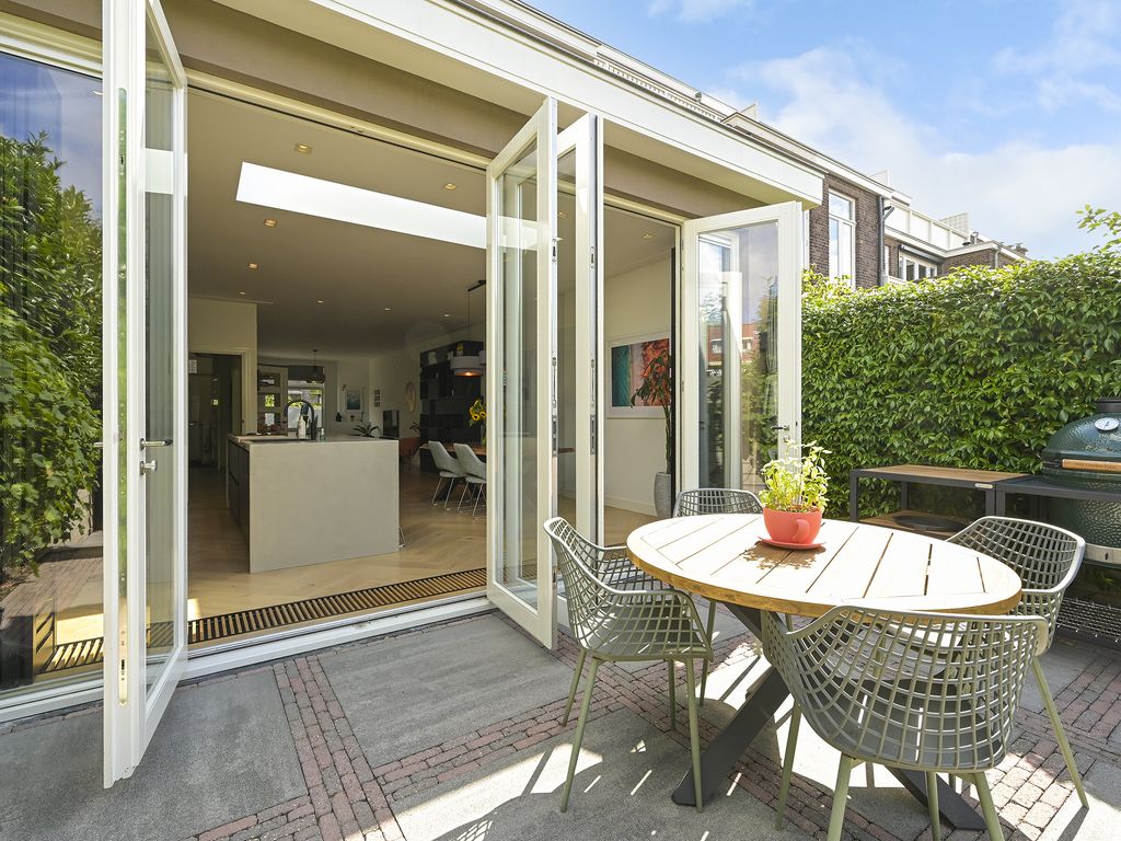 Van der Woertstraat 34, 'S-GRAVENHAGE