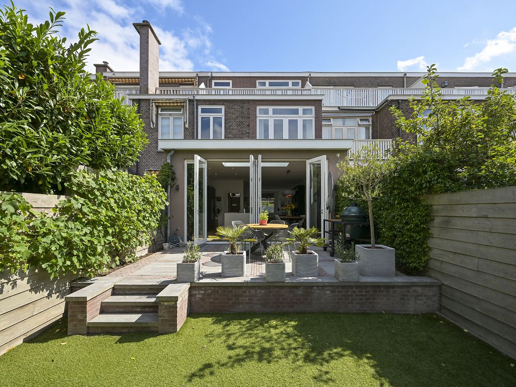 Van der Woertstraat 34, 'S-GRAVENHAGE