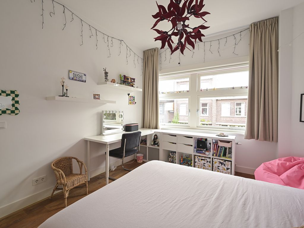 Van der Woertstraat 34, 'S-GRAVENHAGE