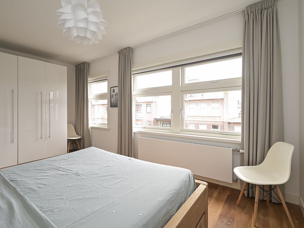 Van der Woertstraat 34, 'S-GRAVENHAGE