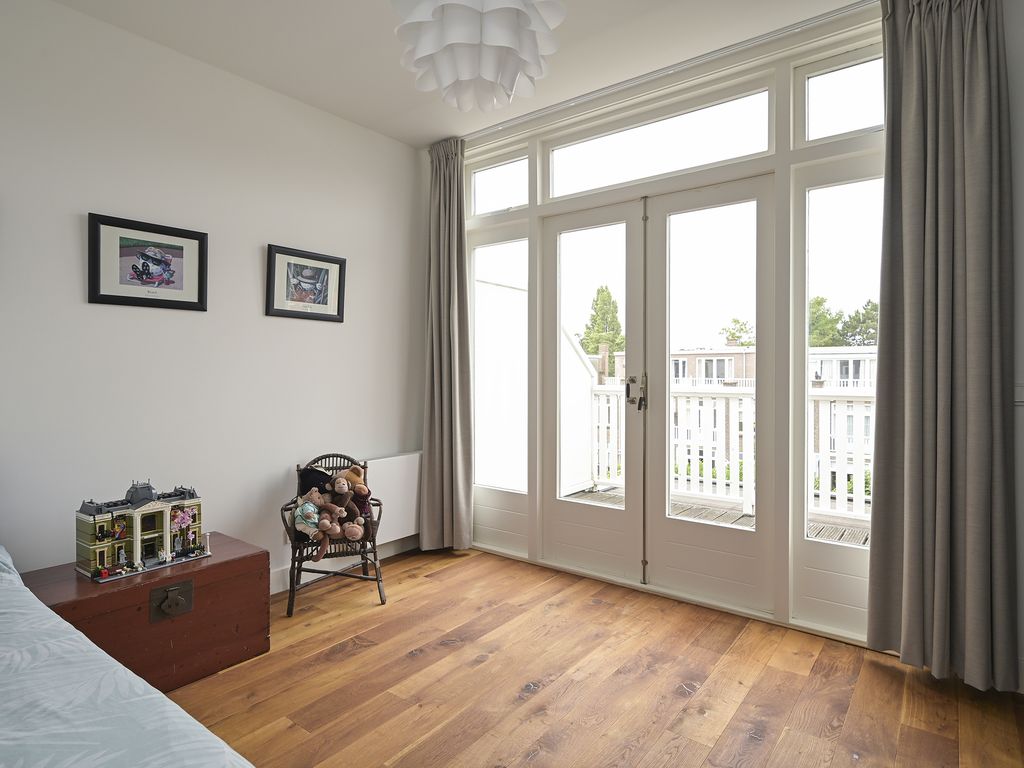 Van der Woertstraat 34, 'S-GRAVENHAGE