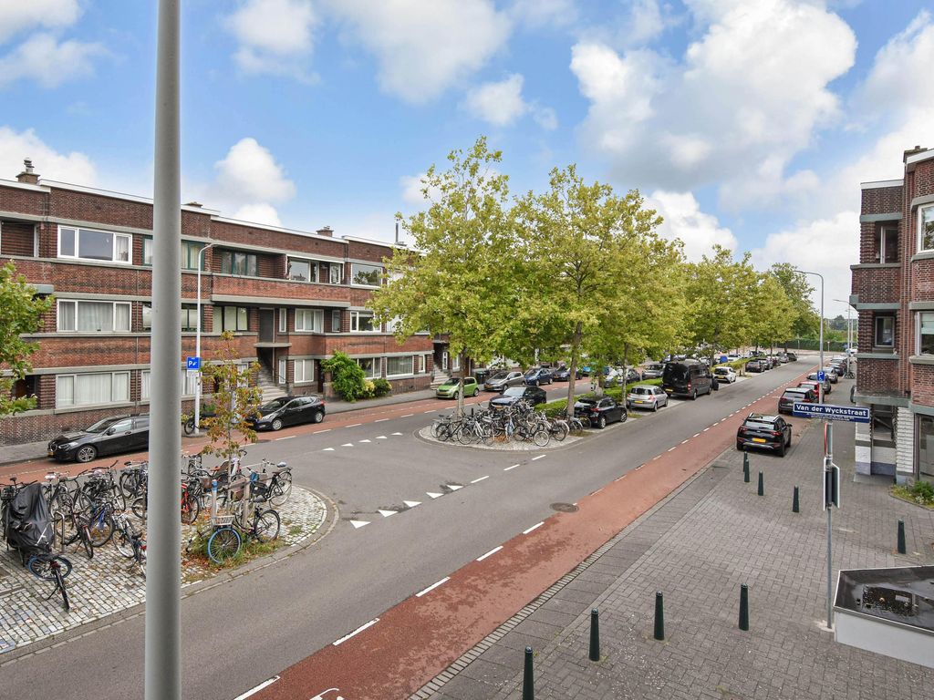Juliana van Stolberglaan 339, 'S-GRAVENHAGE