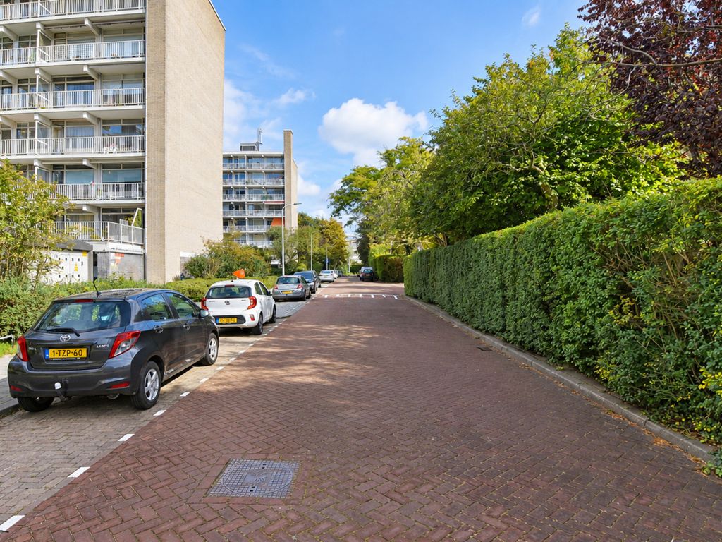 Suzannaland 424, 'S-GRAVENHAGE