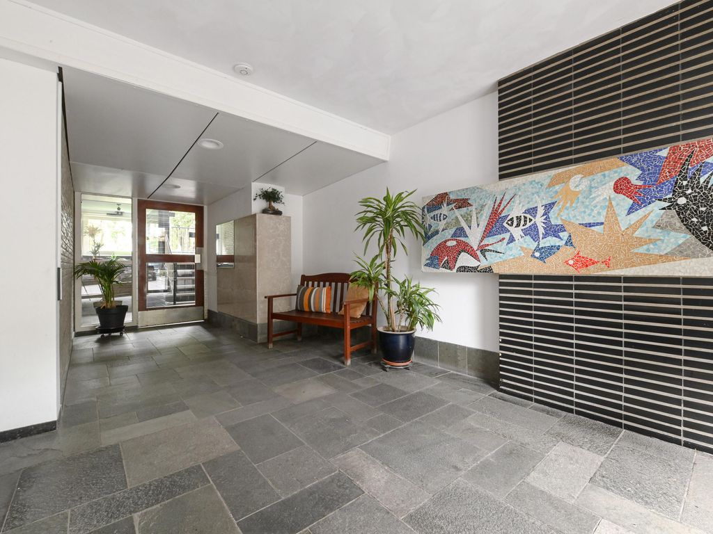 Landr&eacute;straat 261, 'S-GRAVENHAGE