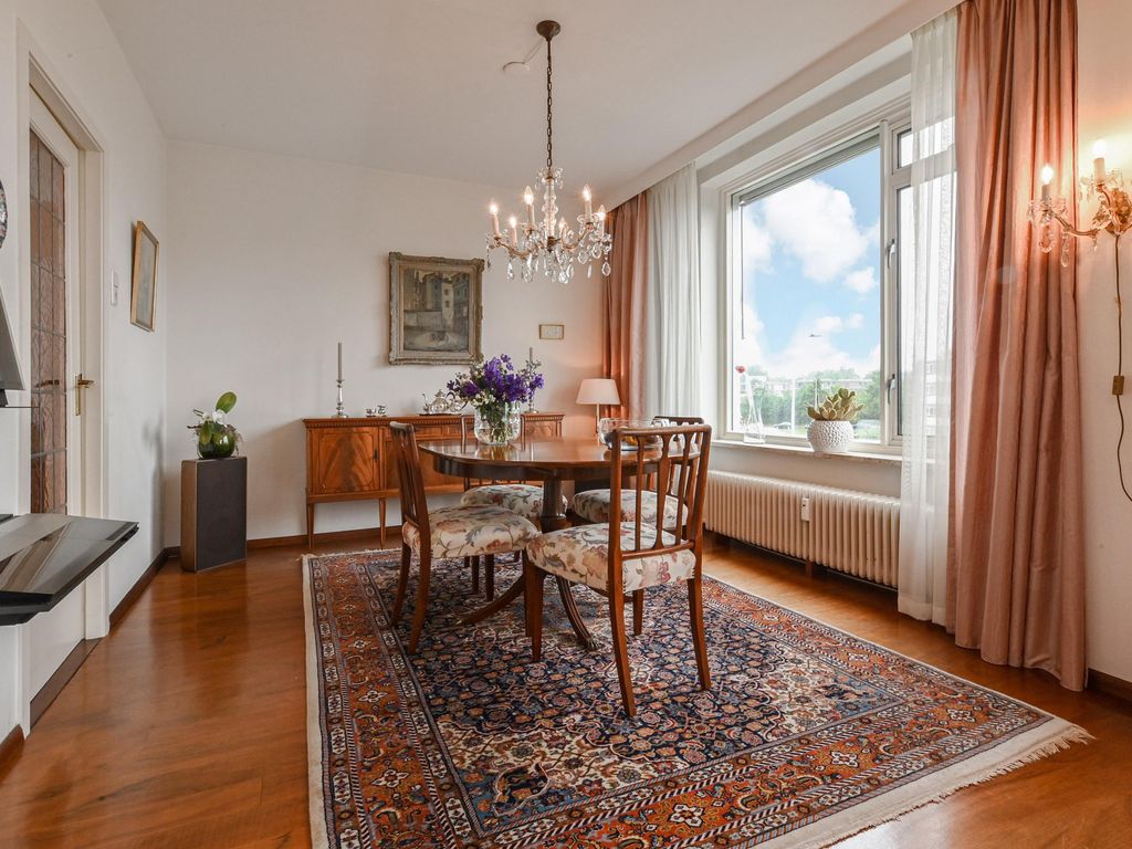 Landr&eacute;straat 261, 'S-GRAVENHAGE