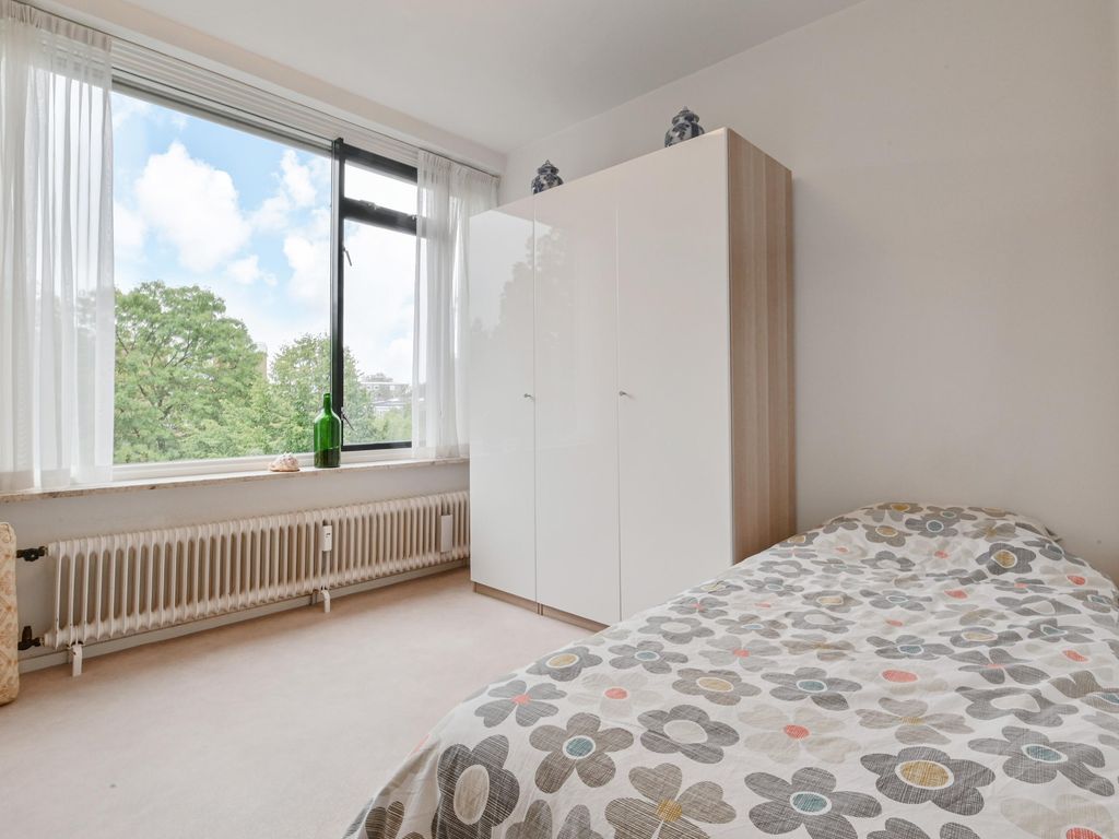 Landr&eacute;straat 261, 'S-GRAVENHAGE