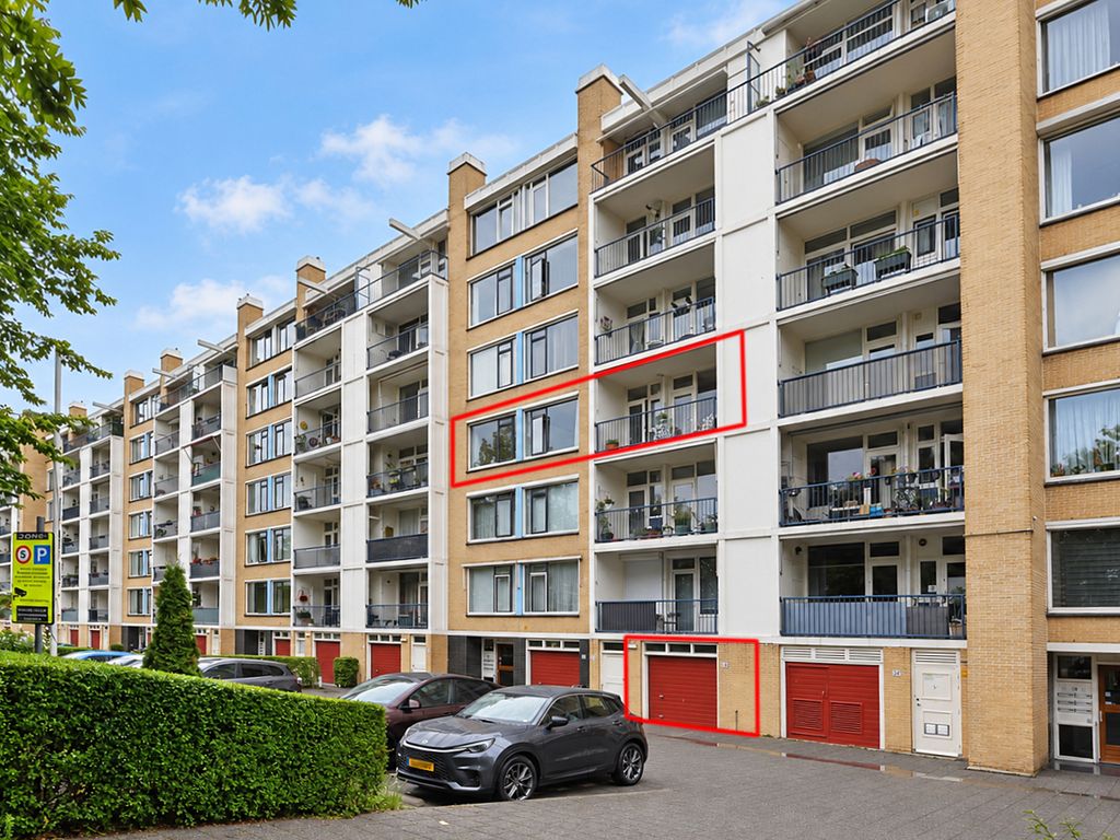Landr&eacute;straat 261, 'S-GRAVENHAGE