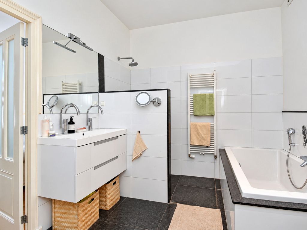 Van Loostraat 125, 'S-GRAVENHAGE