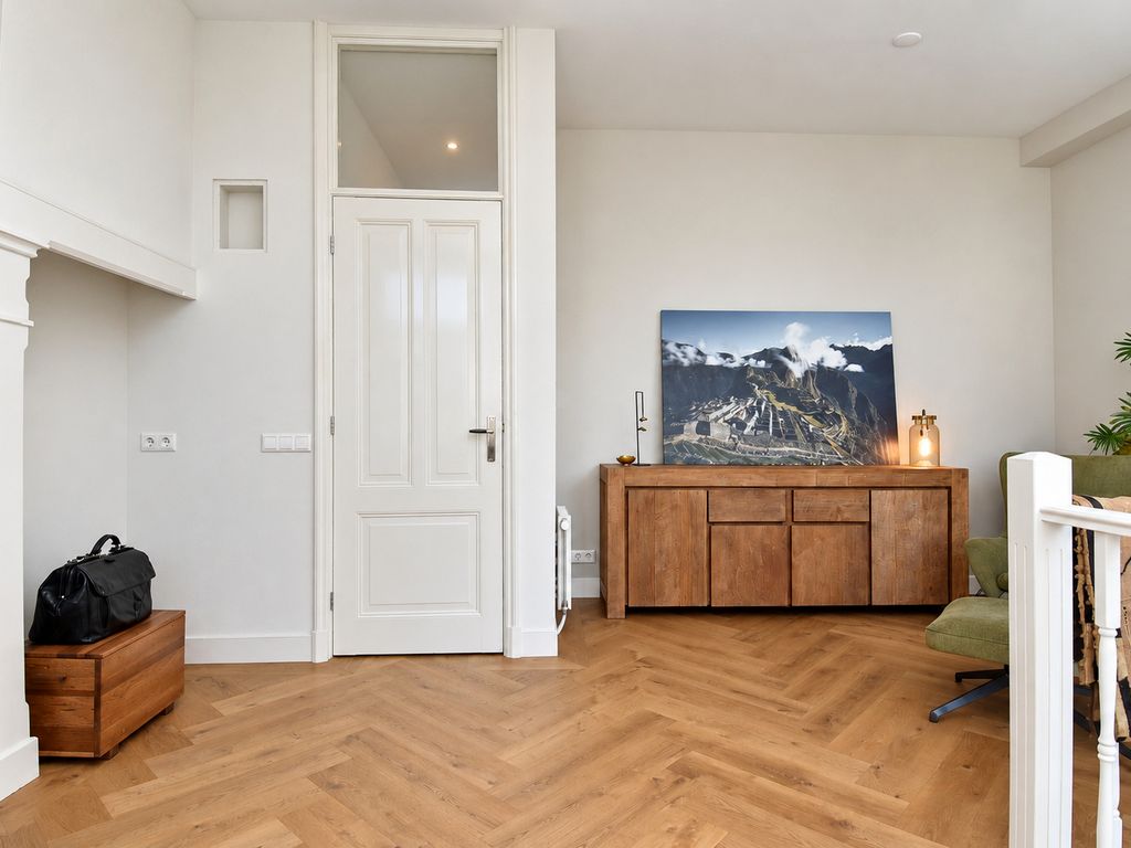 Van Loostraat 125, 'S-GRAVENHAGE