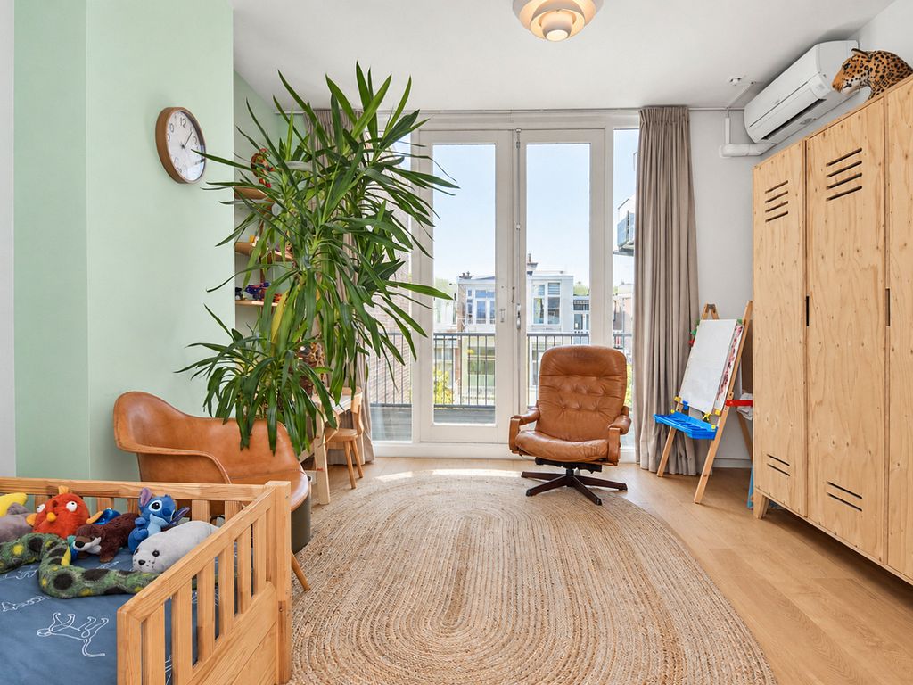 Van Loostraat 125, 'S-GRAVENHAGE
